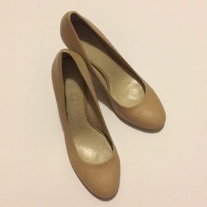 Nine West nude heels size 8